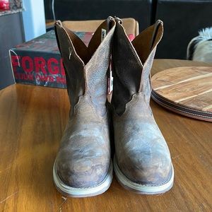 Men’s size 10 rocky boots